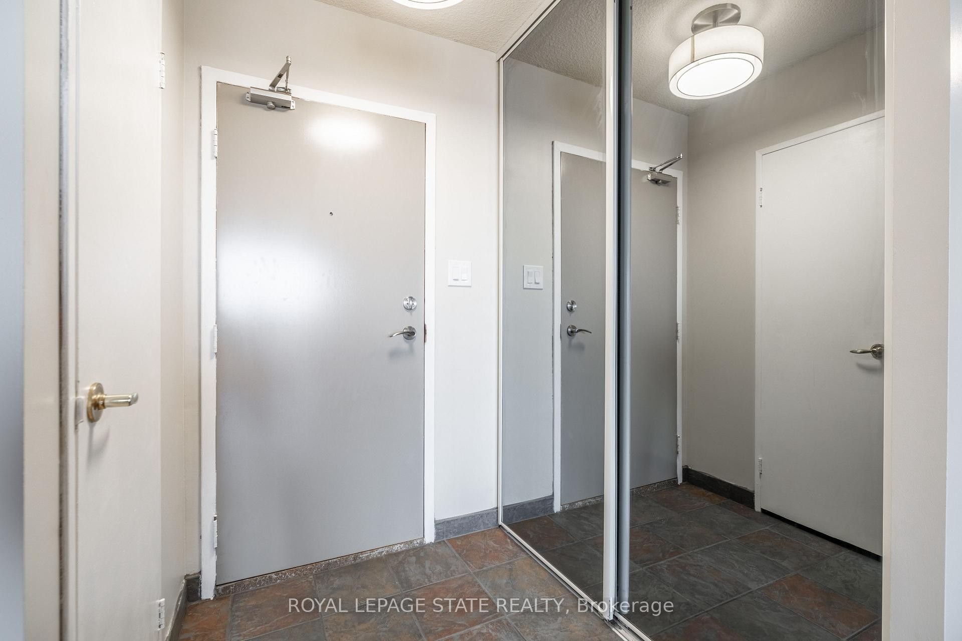 1218-500 Green Road, Hamilton, ON - Indoor Photo Showing Other Room