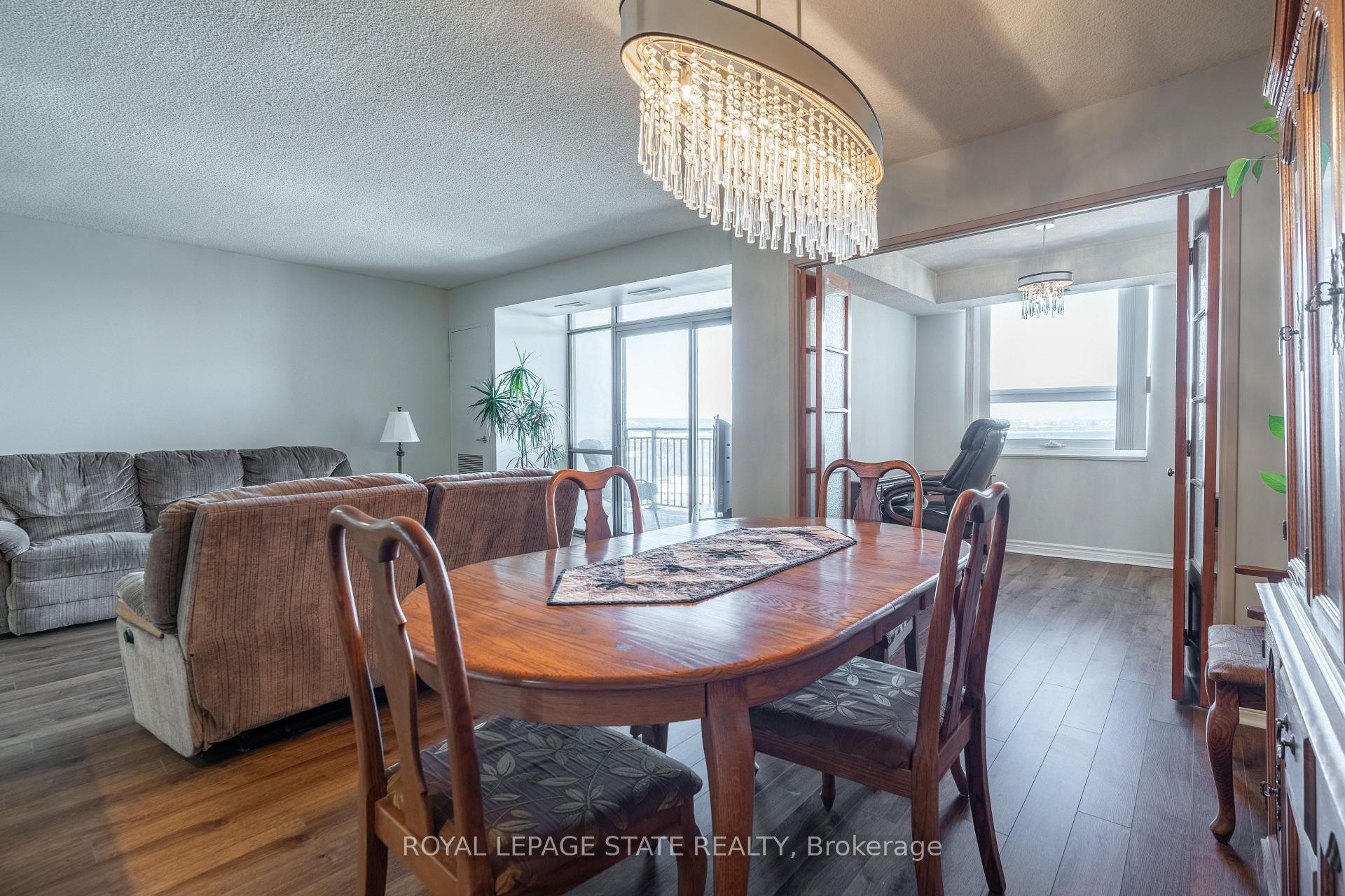 1218-500 Green Road, Hamilton, ON - Indoor Photo Showing Dining Room