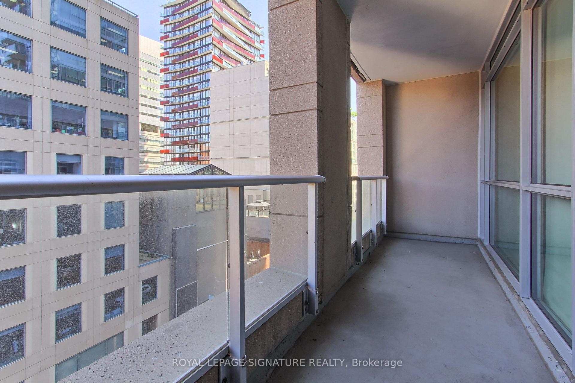 618-199 Richmond Street W, Toronto, ON - Outdoor With Balcony With Exterior