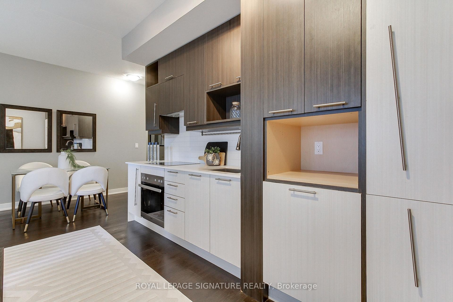 618-199 Richmond Street W, Toronto, ON - Indoor Photo Showing Kitchen