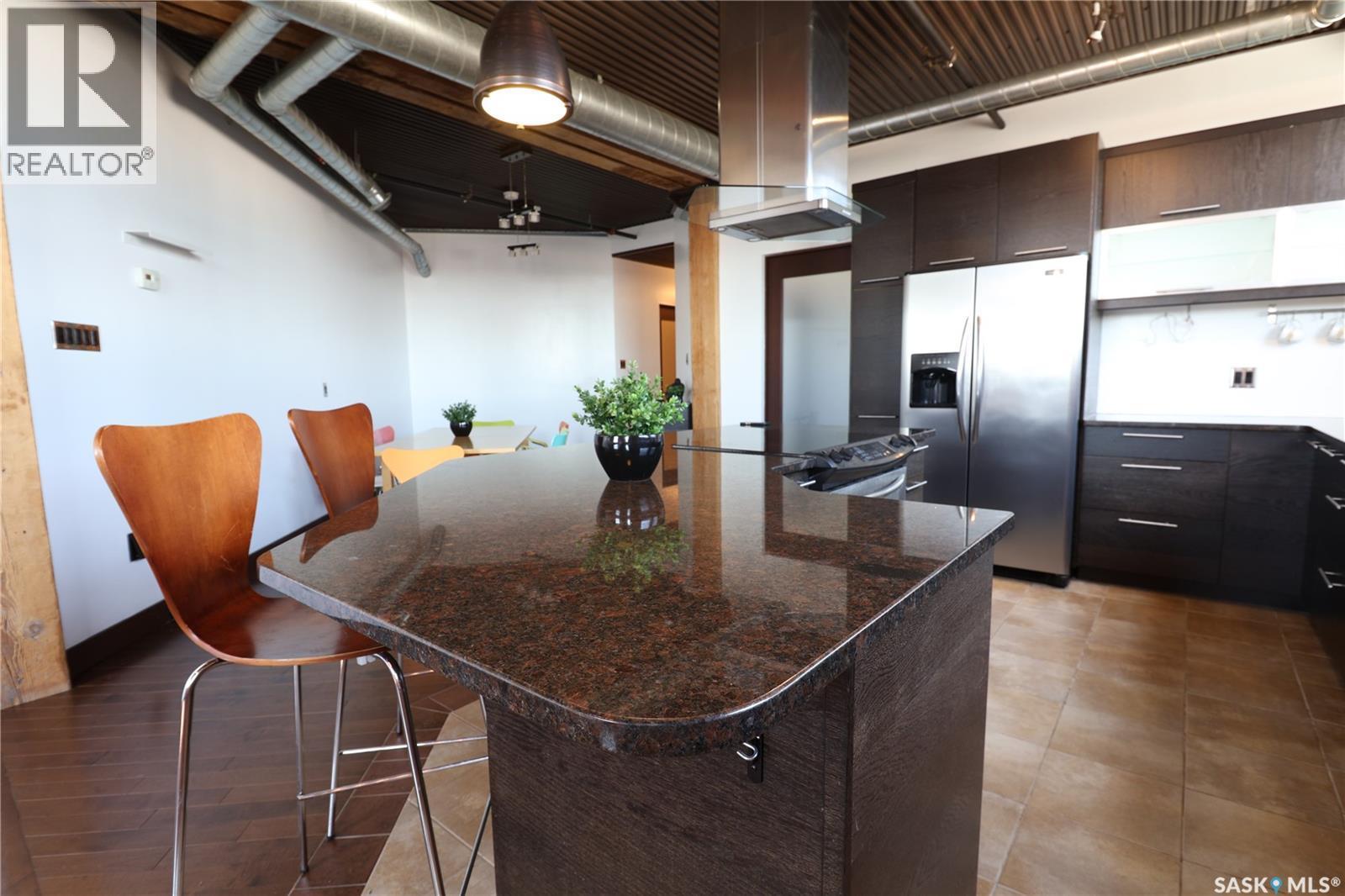 302 1275 Broad Street, Regina, SK - Indoor Photo Showing Kitchen