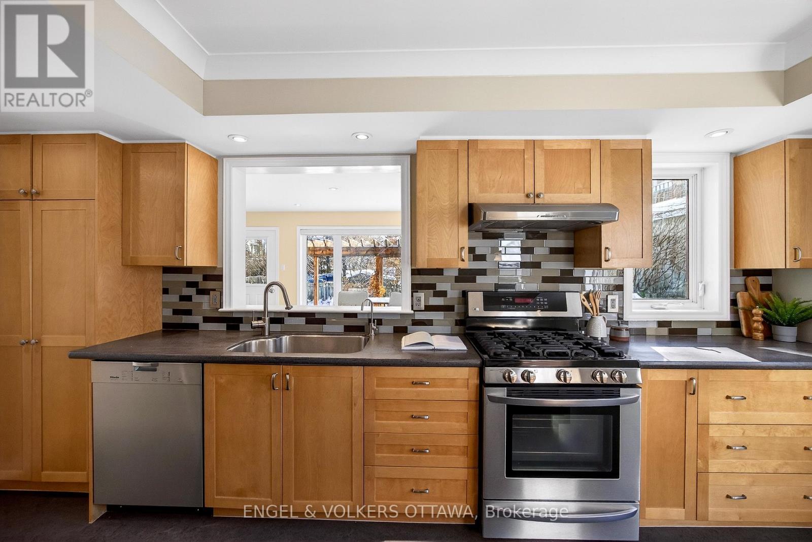 66 Aylmer Avenue, Ottawa, ON - Indoor Photo Showing Kitchen With Double Sink