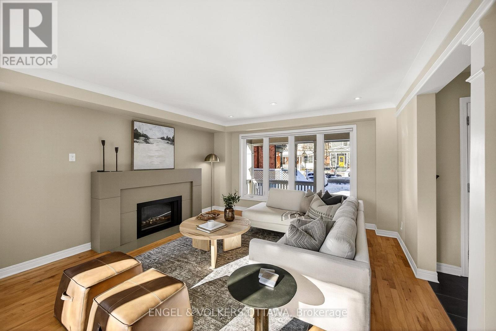 66 Aylmer Avenue, Ottawa, ON - Indoor Photo Showing Living Room With Fireplace