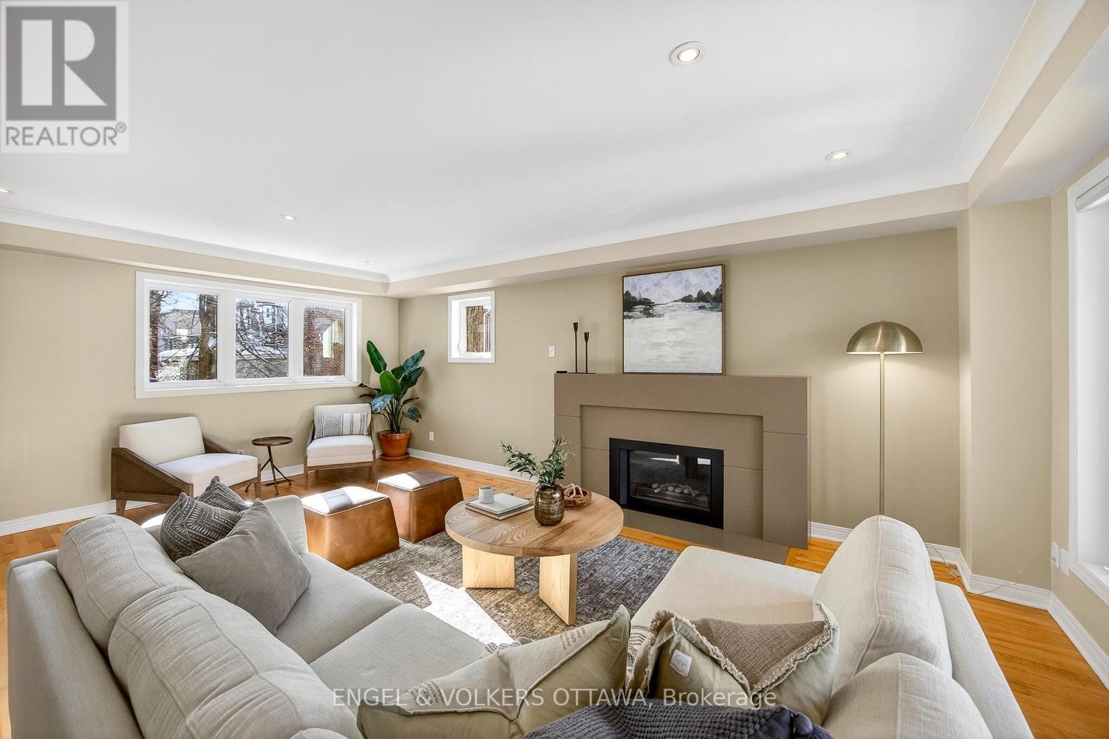 66 Aylmer Avenue, Ottawa, ON - Indoor Photo Showing Living Room With Fireplace