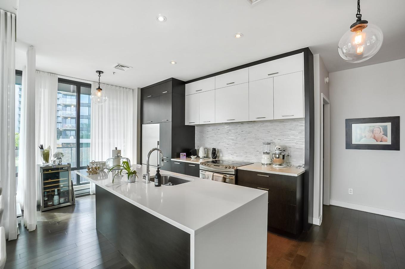 Cuisine - 203-199 Rue De La Rotonde, Montréal (Verdun/Île-Des-Soeurs), QC - Indoor Photo Showing Kitchen With Upgraded Kitchen