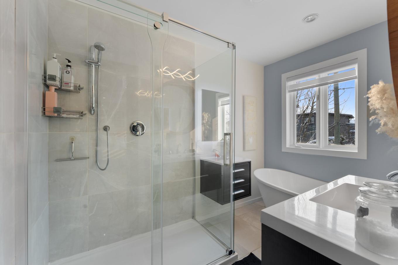 Salle de bains attenante à la CCP - 522 Rue O'Diana, Terrebonne (Lachenaie), QC - Indoor Photo Showing Bathroom