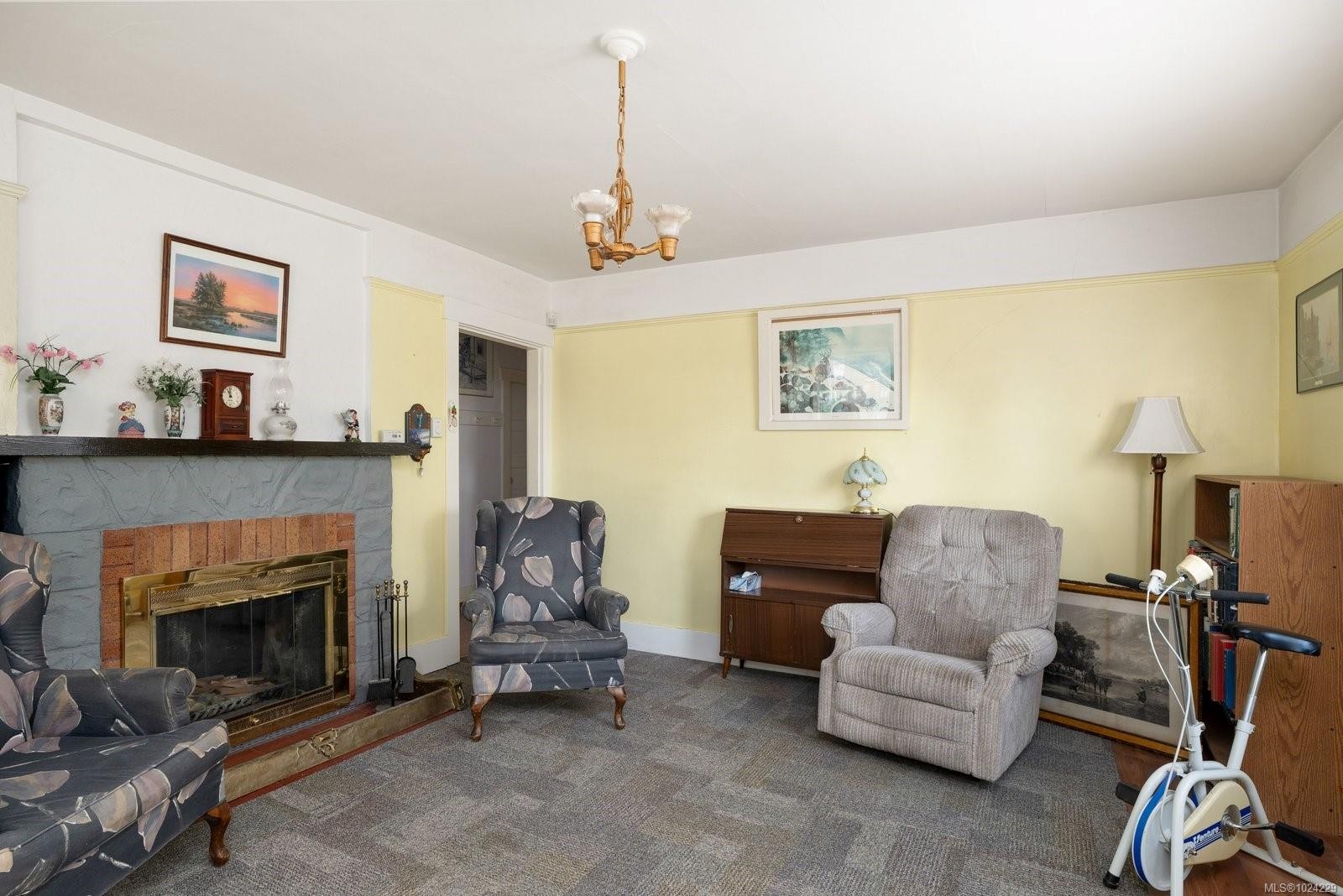 1183-1193 Hillgrove Rd, North Saanich, BC