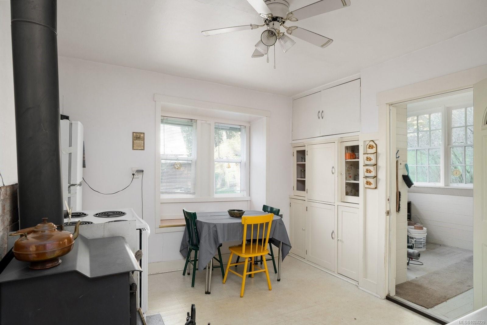 1183-1193 Hillgrove Rd, North Saanich, BC