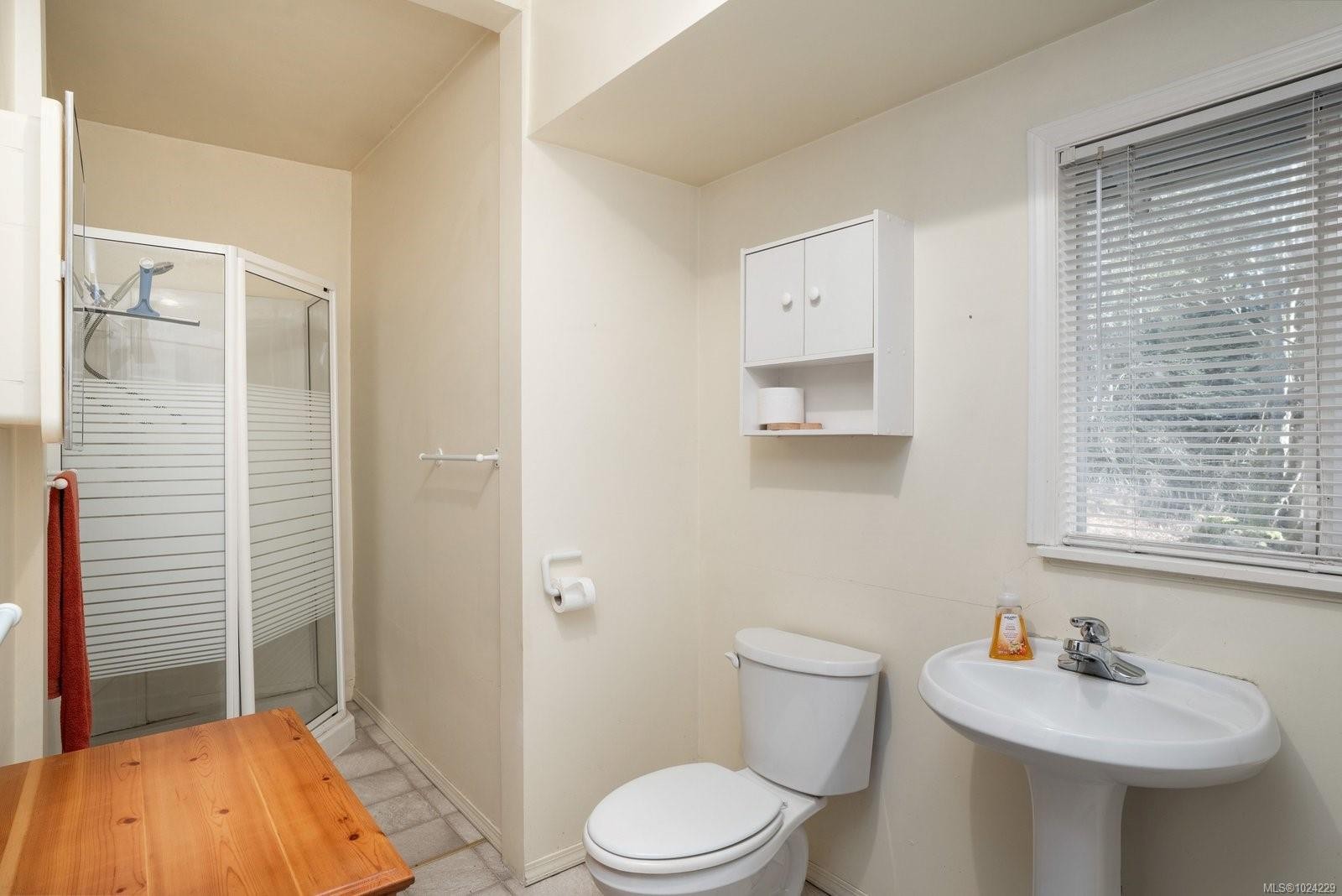 1183-1193 Hillgrove Rd, North Saanich, BC