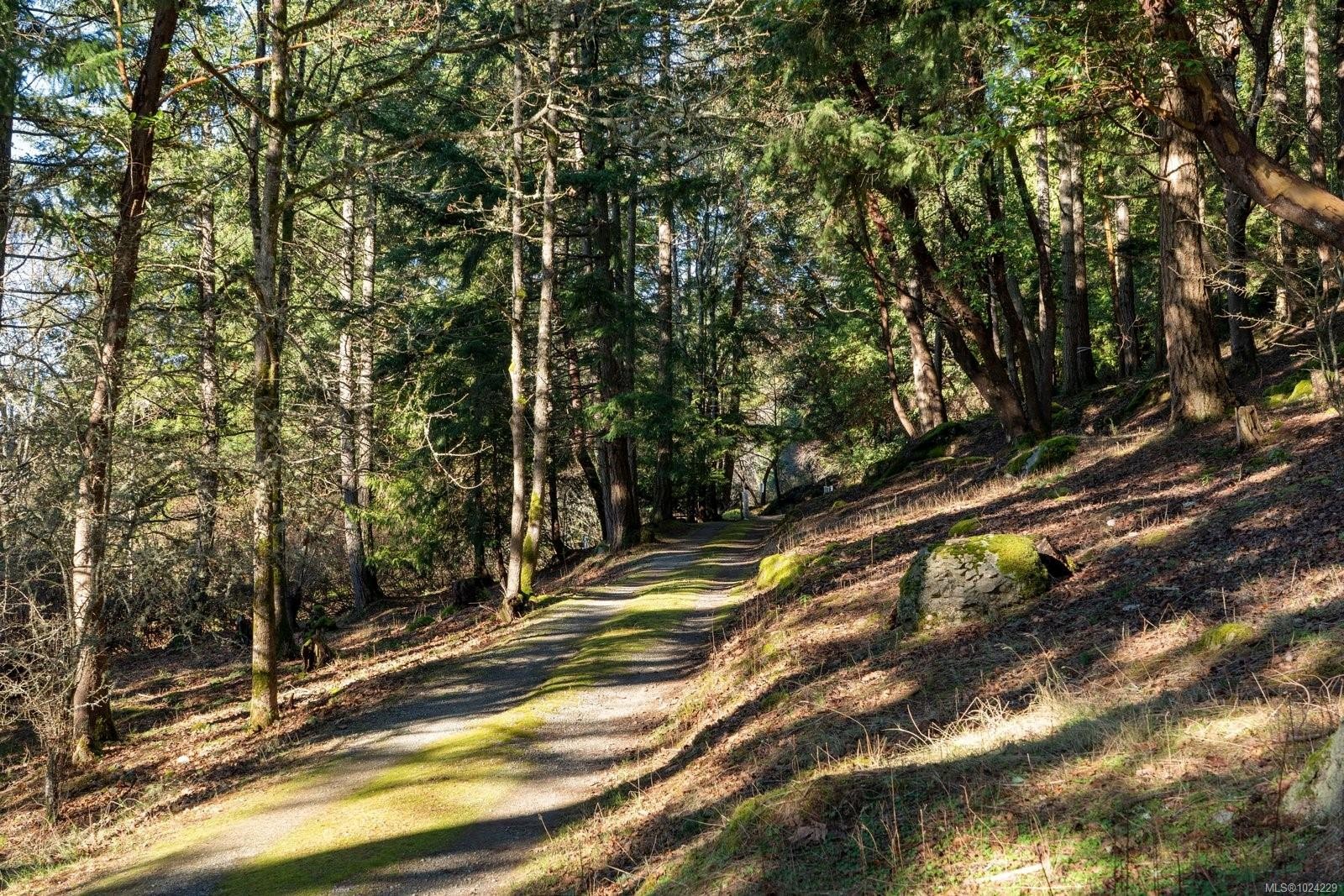 1183-1193 Hillgrove Rd, North Saanich, BC