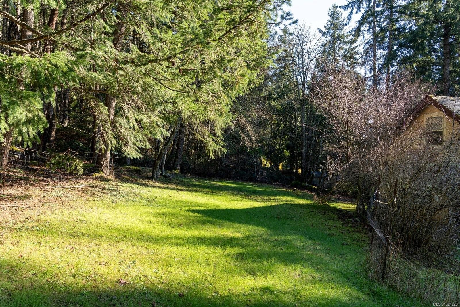 1183-1193 Hillgrove Rd, North Saanich, BC