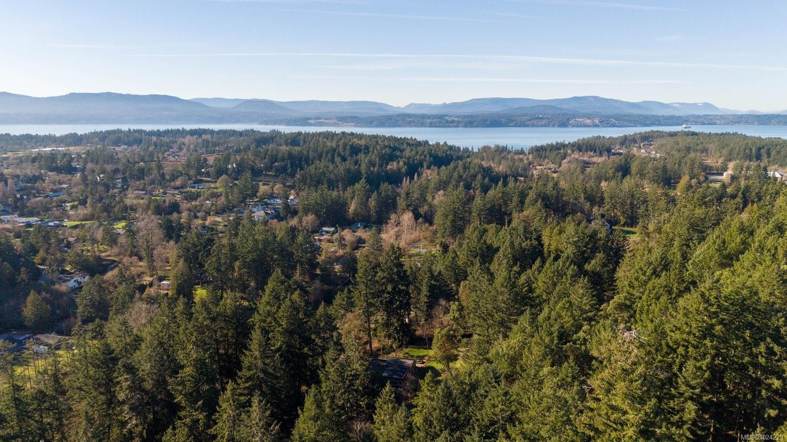 1183-1193 Hillgrove Rd, North Saanich, BC