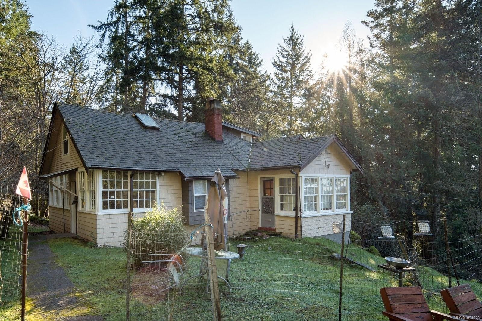 1183-1193 Hillgrove Rd, North Saanich, BC