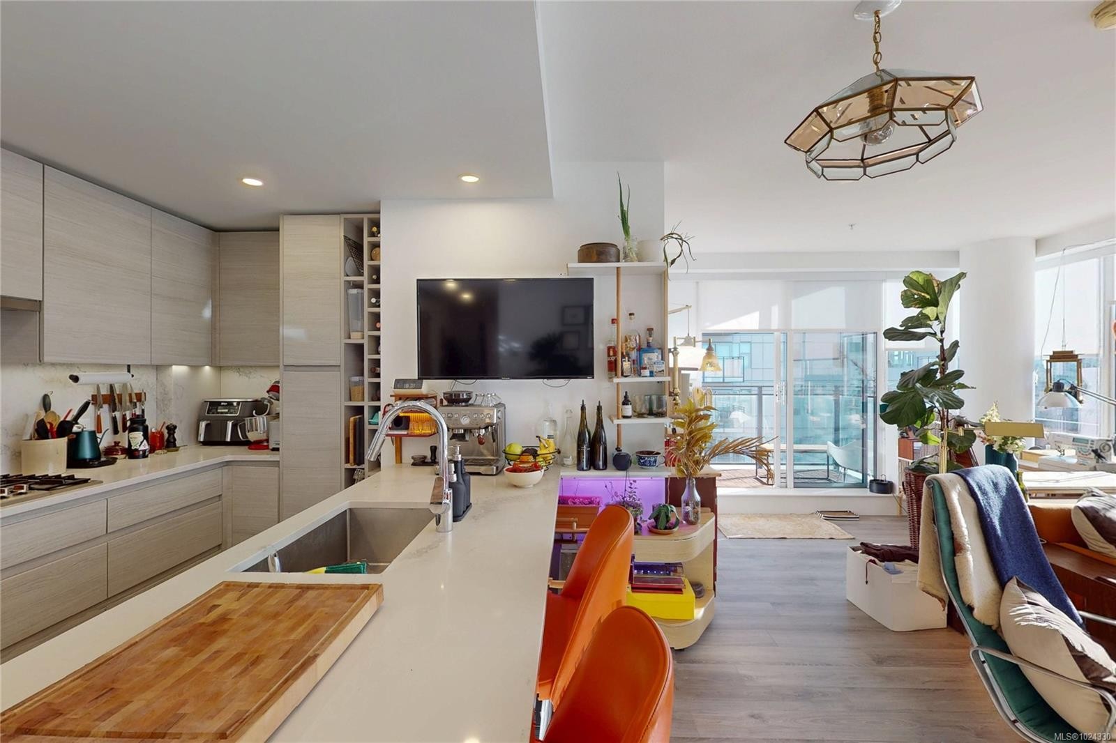 1108-777 Herald St, Victoria, BC - Indoor Photo Showing Kitchen