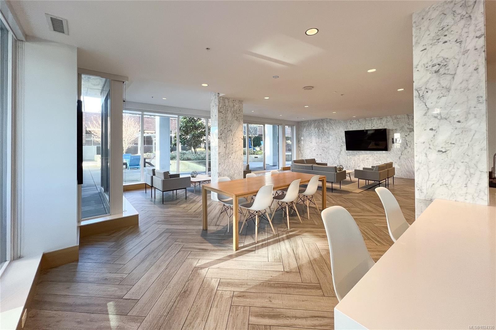 1108-777 Herald St, Victoria, BC - Indoor Photo Showing Dining Room