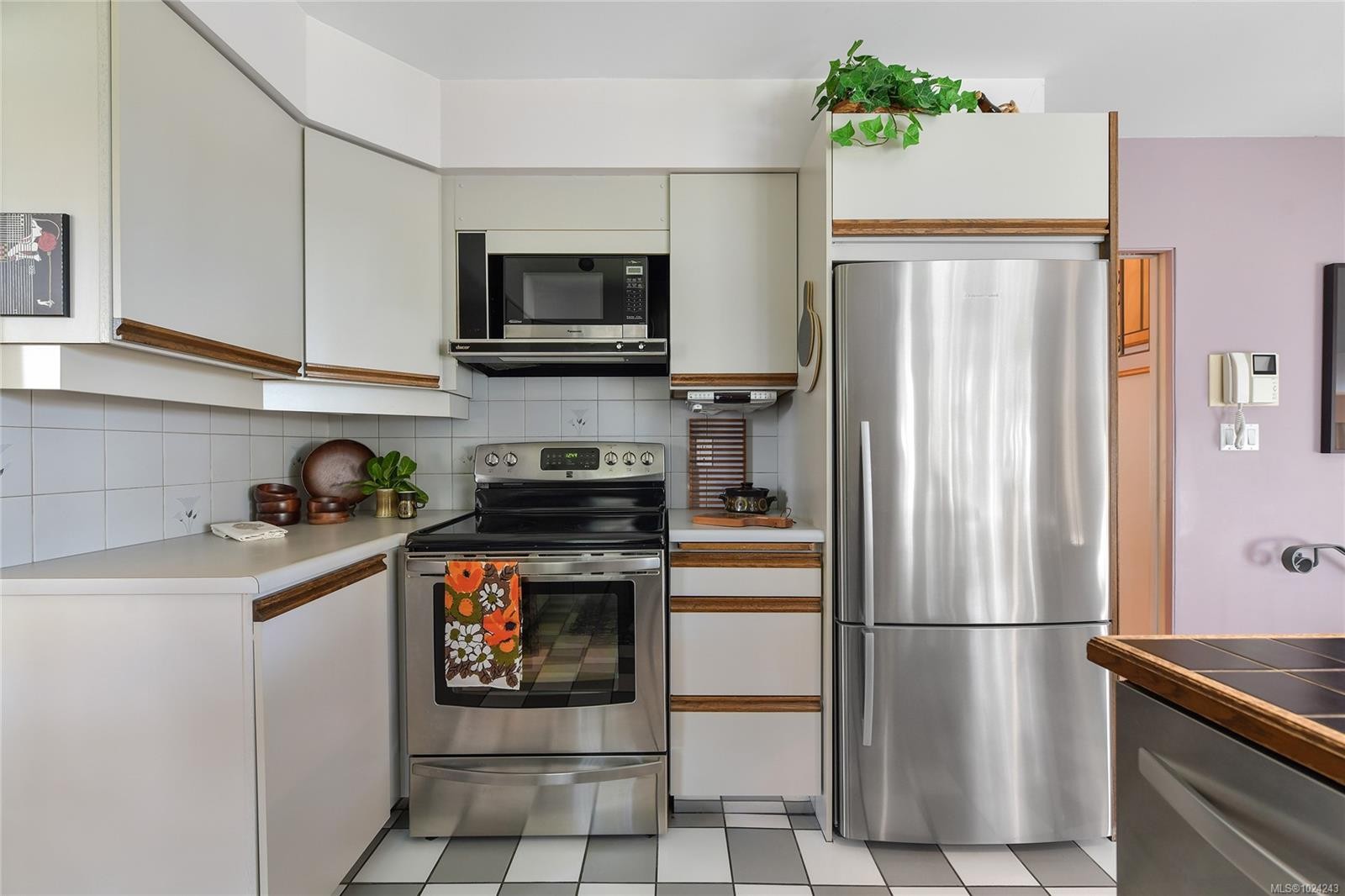 4911 Sea Ridge Dr, Saanich, BC