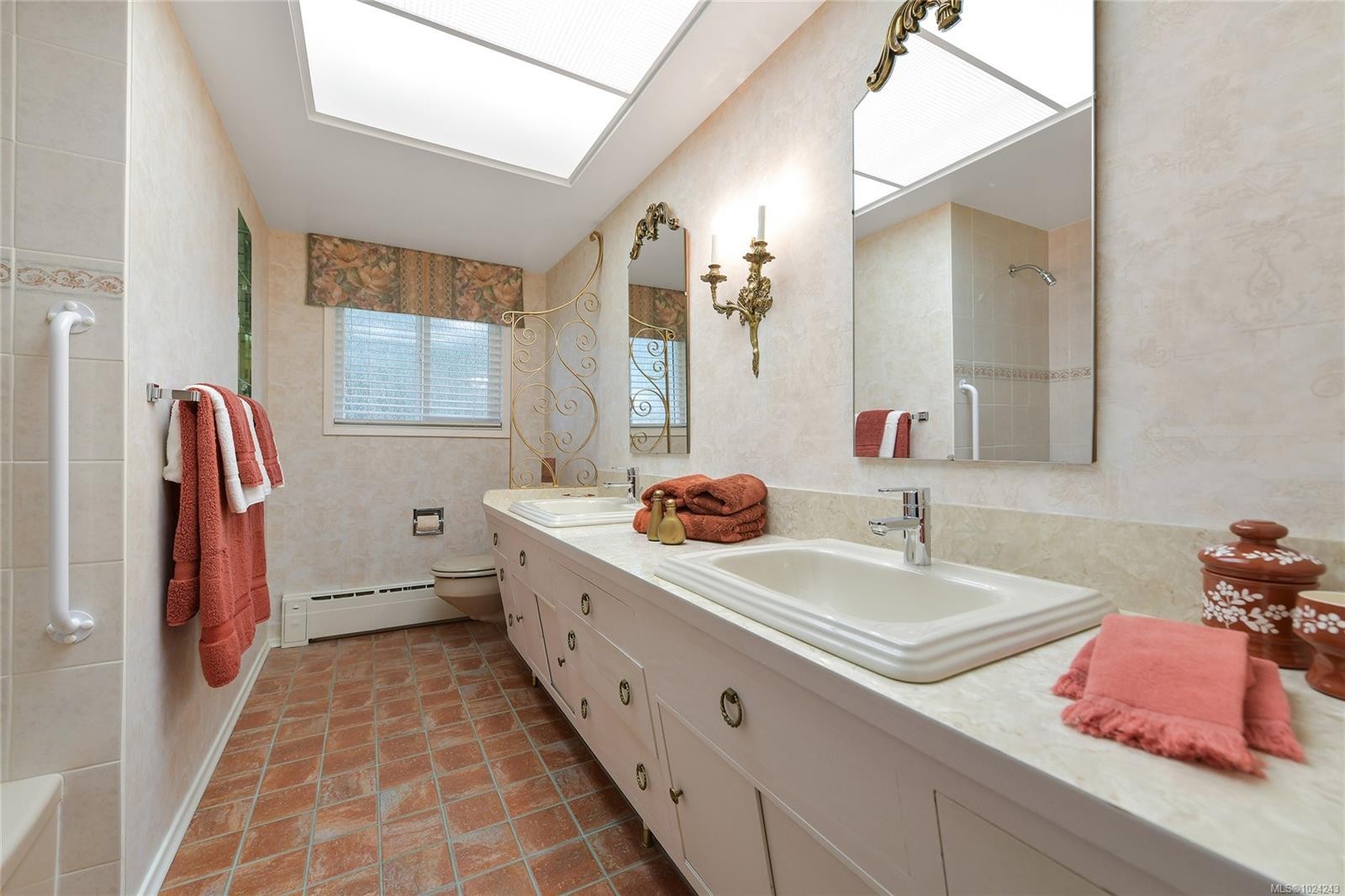 4911 Sea Ridge Dr, Saanich, BC