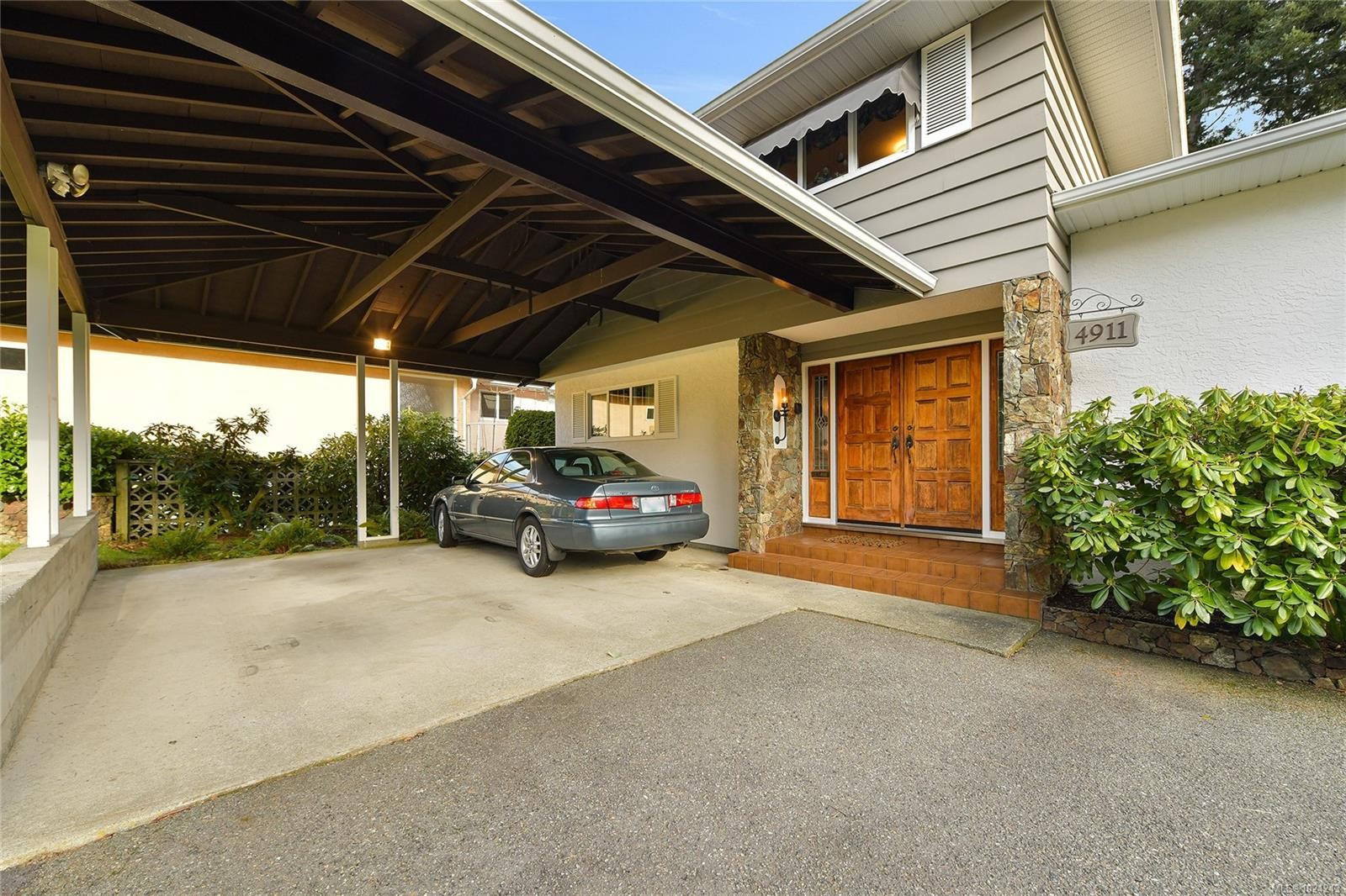 4911 Sea Ridge Dr, Saanich, BC