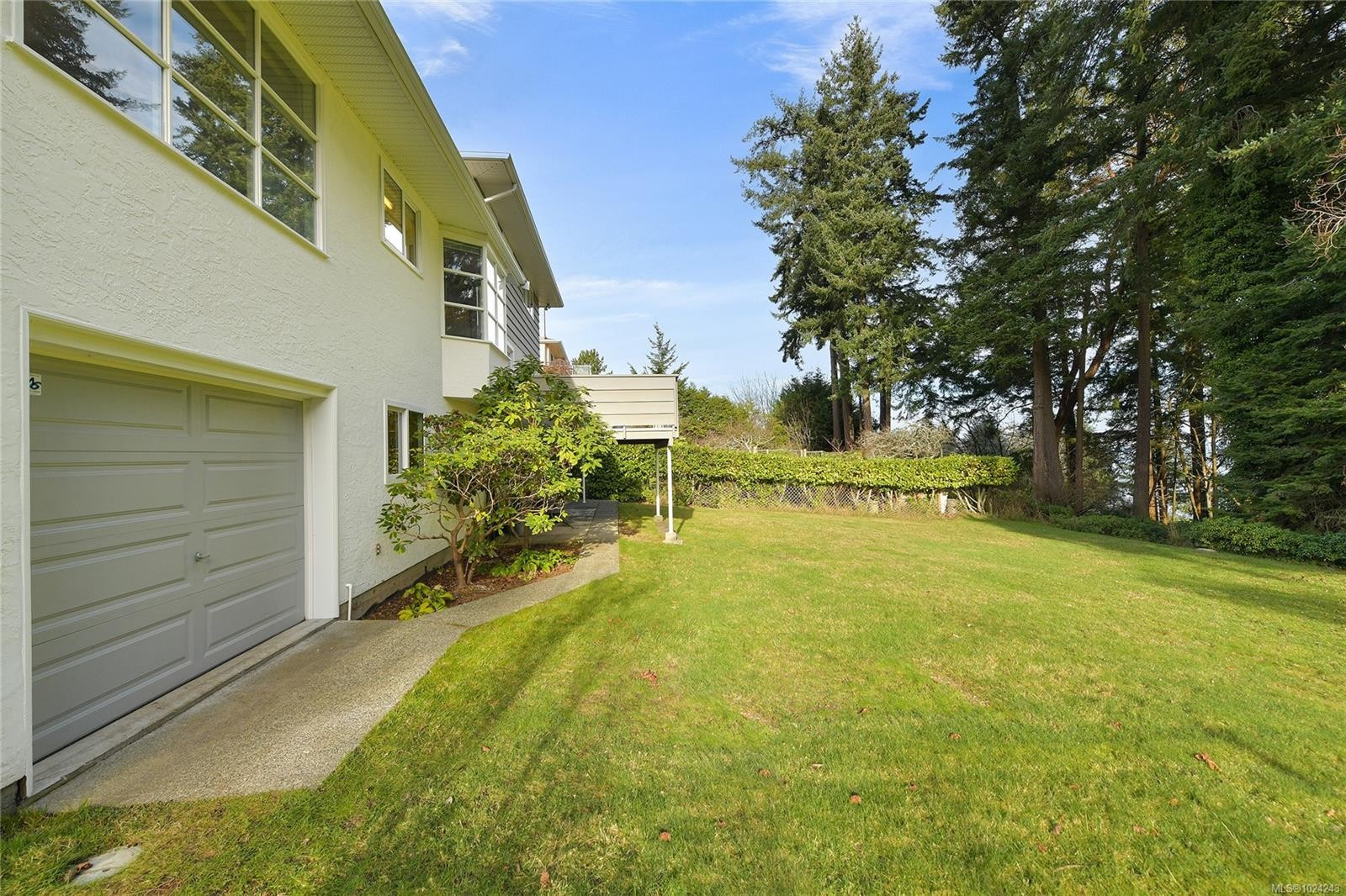 4911 Sea Ridge Dr, Saanich, BC