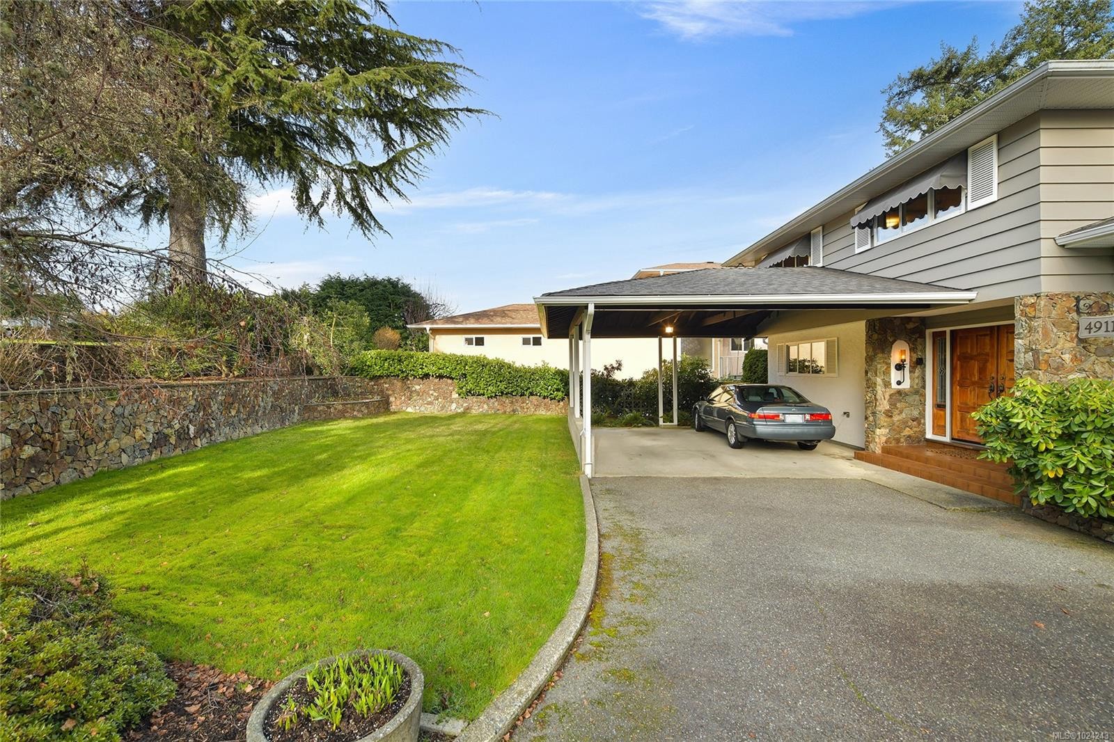 4911 Sea Ridge Dr, Saanich, BC