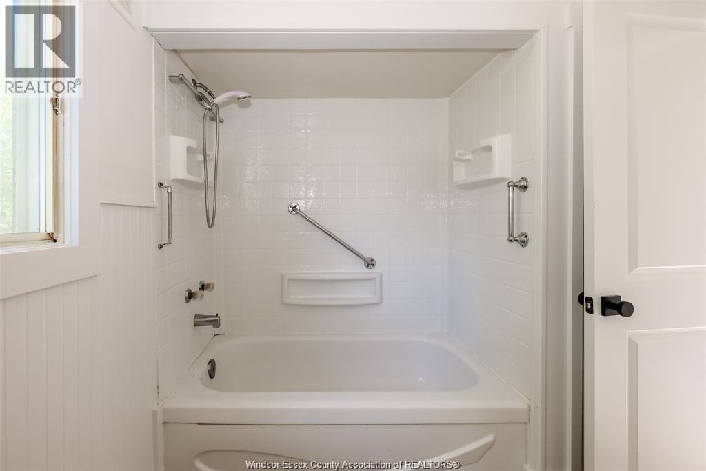 4641 Malden Road, Windsor, ON - Indoor Photo Showing Bathroom