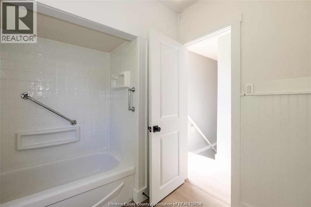 4641 Malden Road, Windsor, ON - Indoor Photo Showing Bathroom