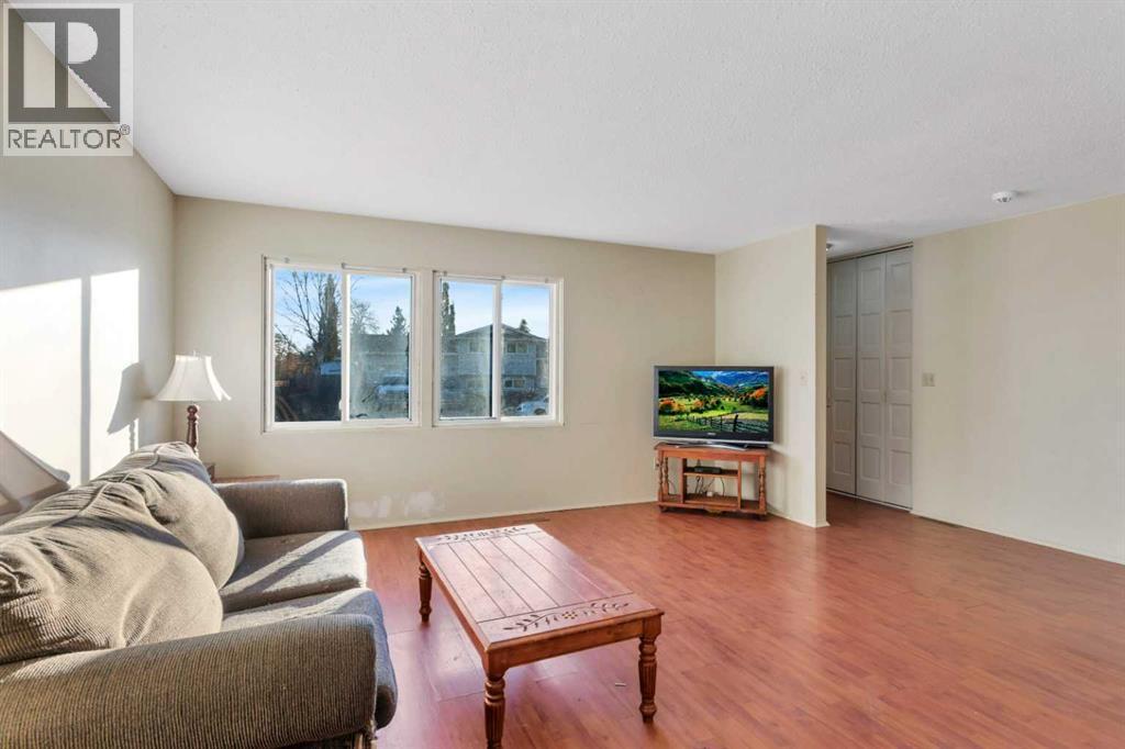 48 Halladay Avenue, Red Deer, AB - Indoor Photo Showing Living Room