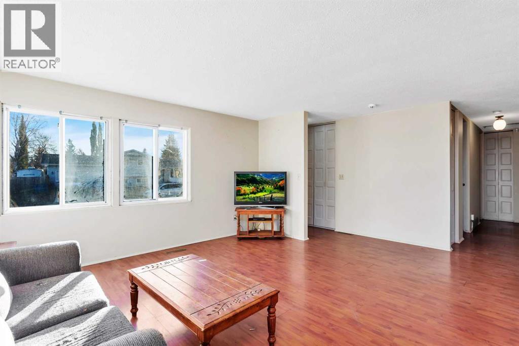 48 Halladay Avenue, Red Deer, AB - Indoor Photo Showing Living Room