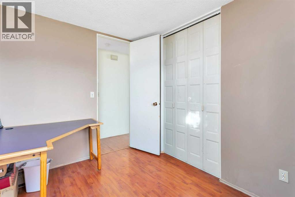 48 Halladay Avenue, Red Deer, AB - Indoor Photo Showing Other Room