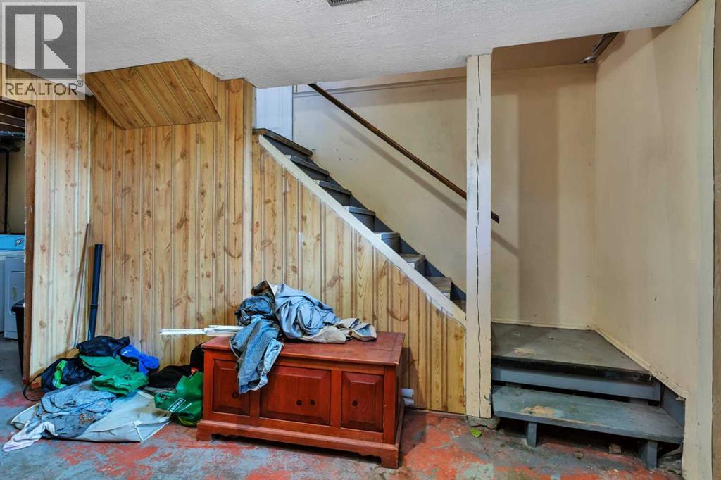 48 Halladay Avenue, Red Deer, AB - Indoor Photo Showing Other Room