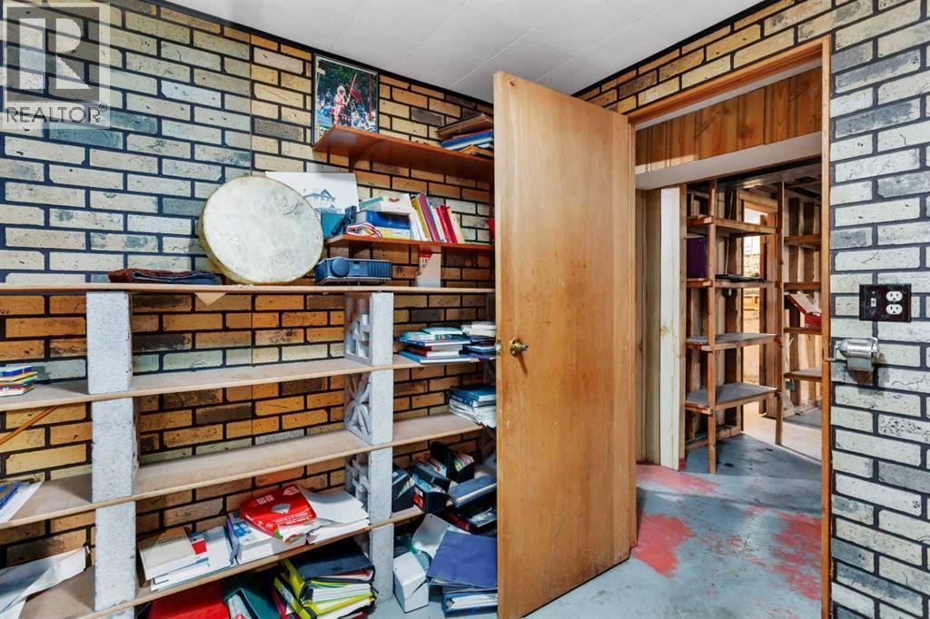 48 Halladay Avenue, Red Deer, AB - Indoor