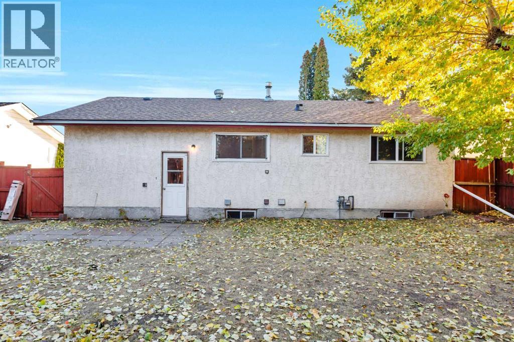 48 Halladay Avenue, Red Deer, AB - Outdoor