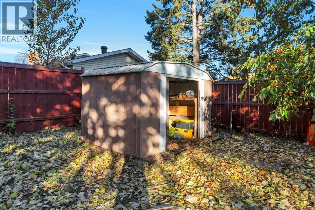 48 Halladay Avenue, Red Deer, AB - Outdoor