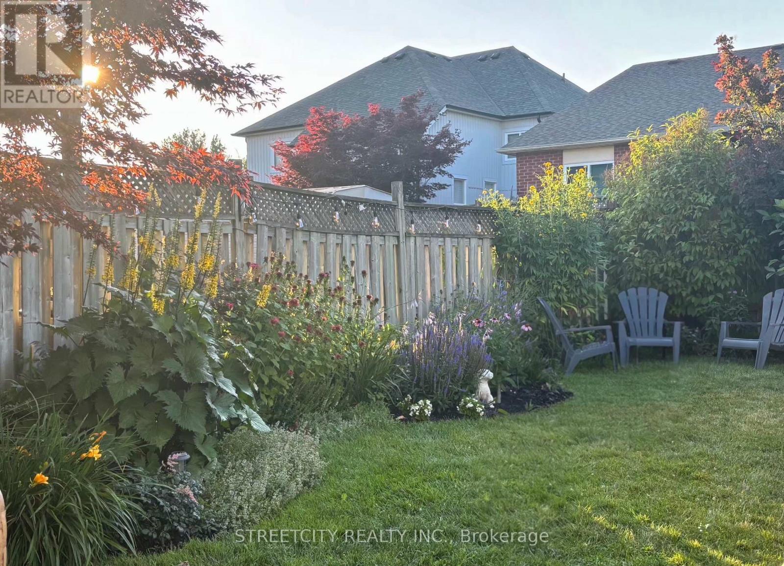 8 Shipley -rear yard in summer - 8 Shipley Avenue, Clarington, ON - Outdoor