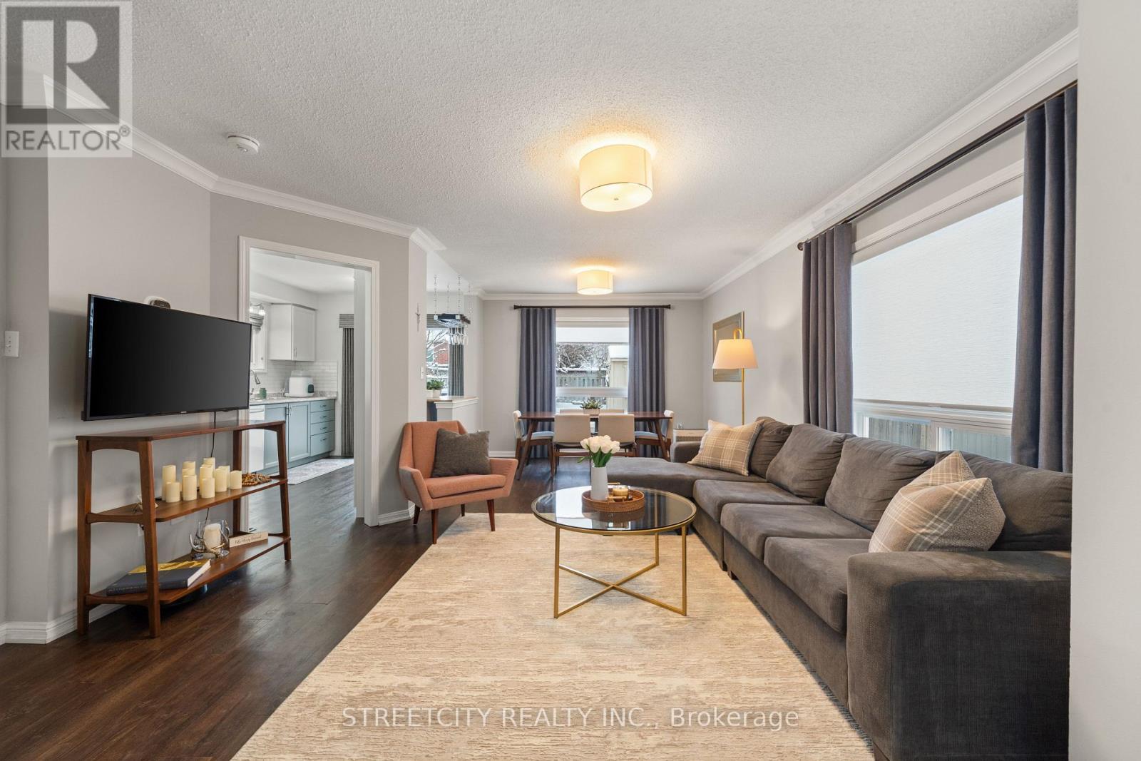 8 Shipley - Open concept Living/ dining room - 8 Shipley Avenue, Clarington, ON - Indoor Photo Showing Living Room