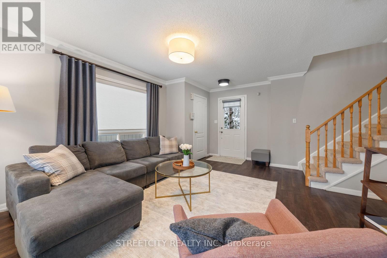 8 Shipley - Living room - 8 Shipley Avenue, Clarington, ON - Indoor Photo Showing Living Room