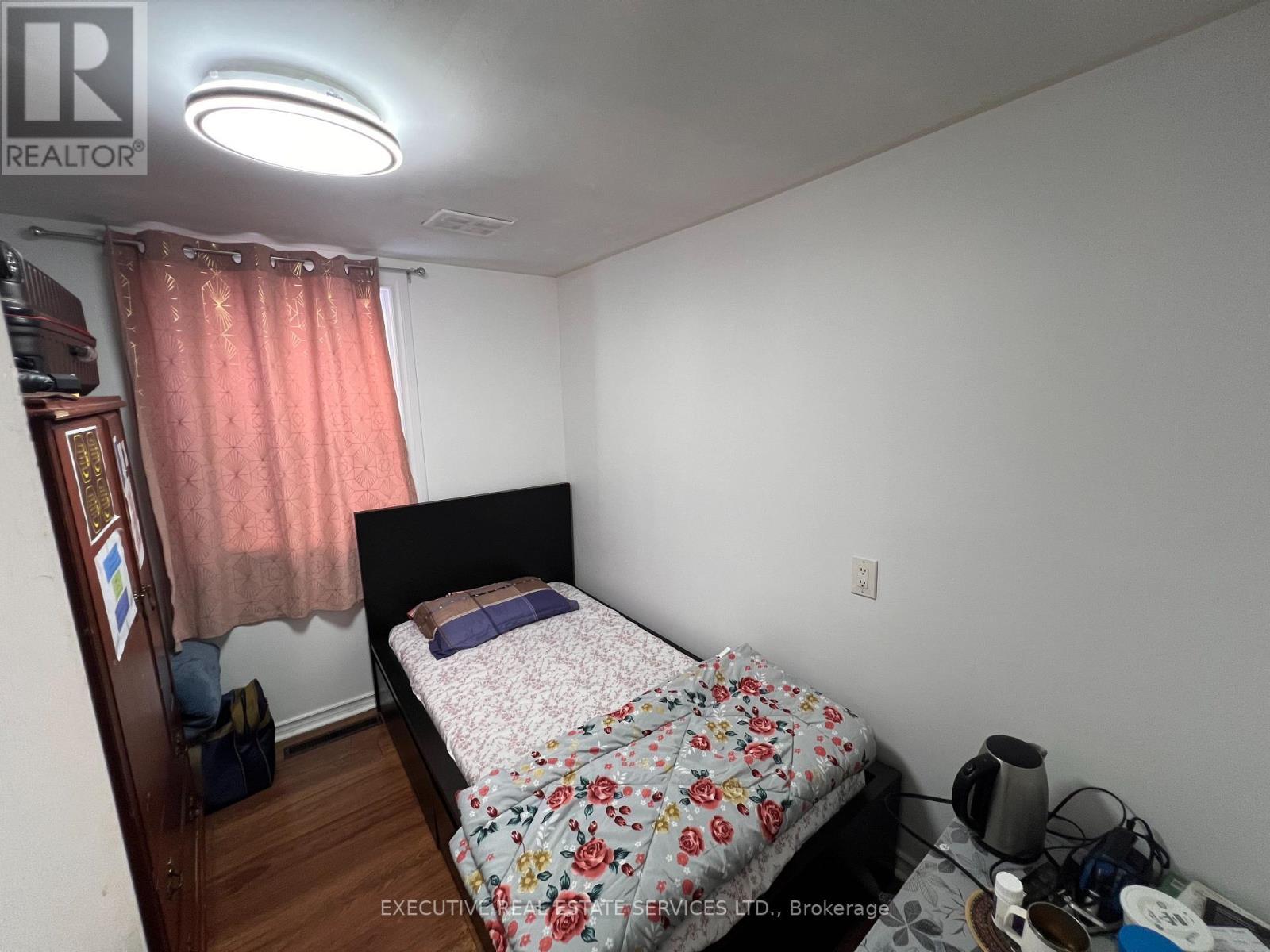89 John Street, Brampton, ON - Indoor Photo Showing Bedroom