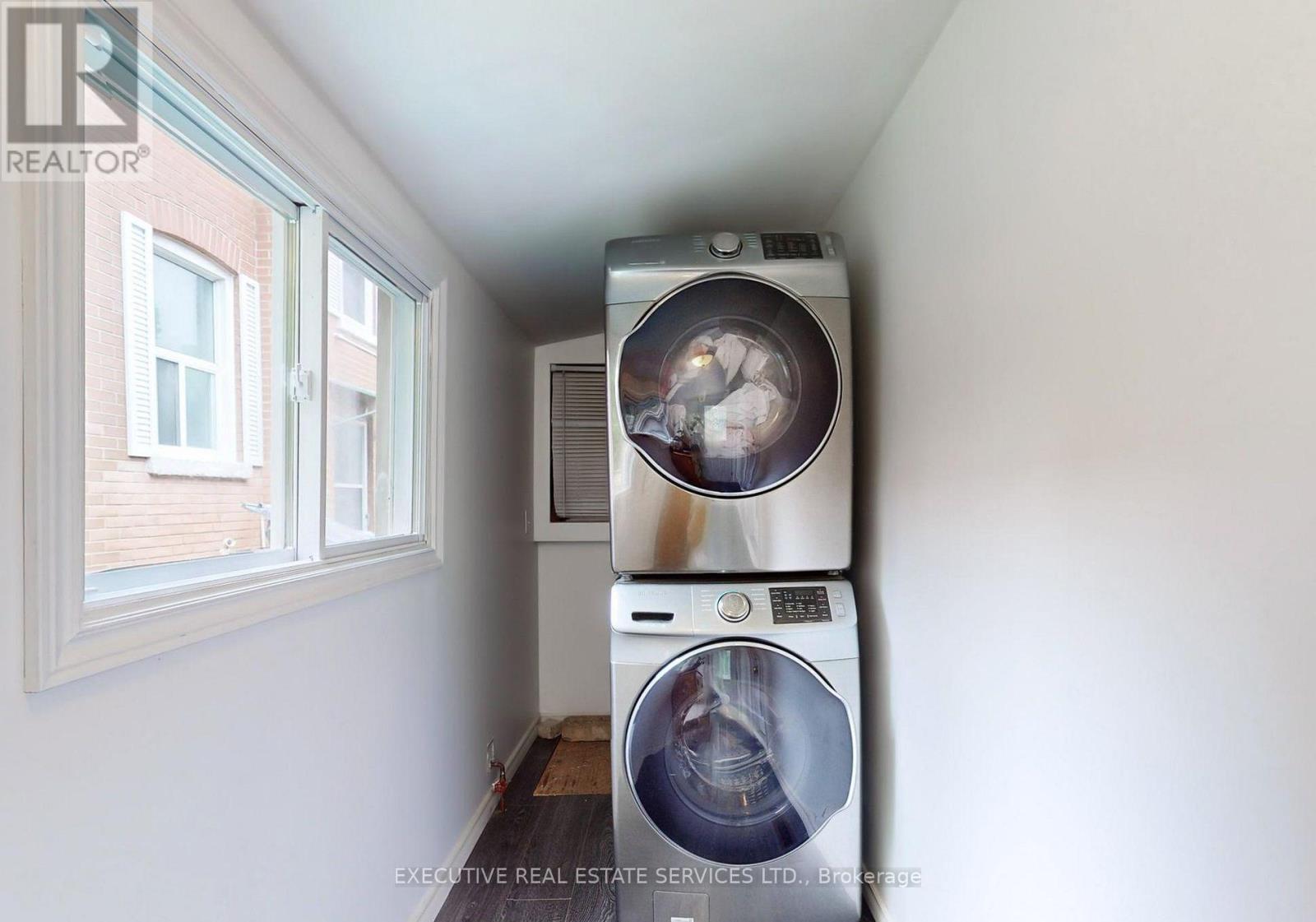 89 John Street, Brampton, ON - Indoor Photo Showing Laundry Room