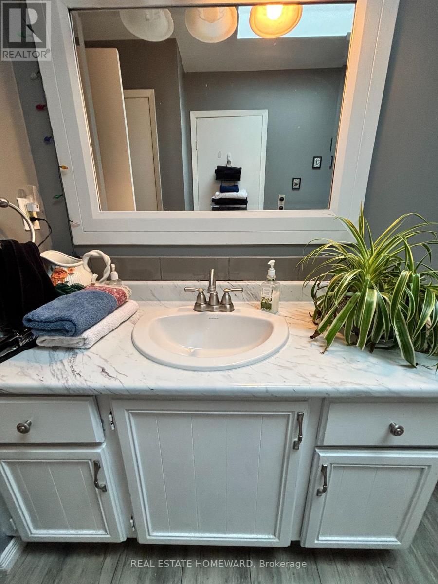 35 Bleeker Avenue, Quinte West, ON - Indoor Photo Showing Bathroom