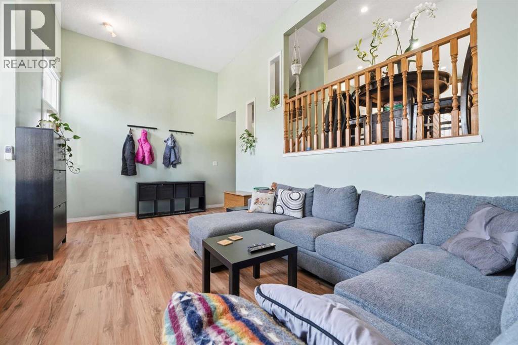 23, 1225 Railway Avenue, Canmore, AB - Indoor Photo Showing Living Room