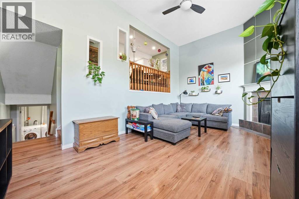 23, 1225 Railway Avenue, Canmore, AB - Indoor Photo Showing Living Room