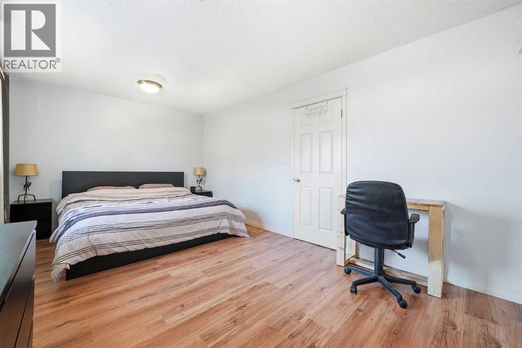 23, 1225 Railway Avenue, Canmore, AB - Indoor Photo Showing Bedroom