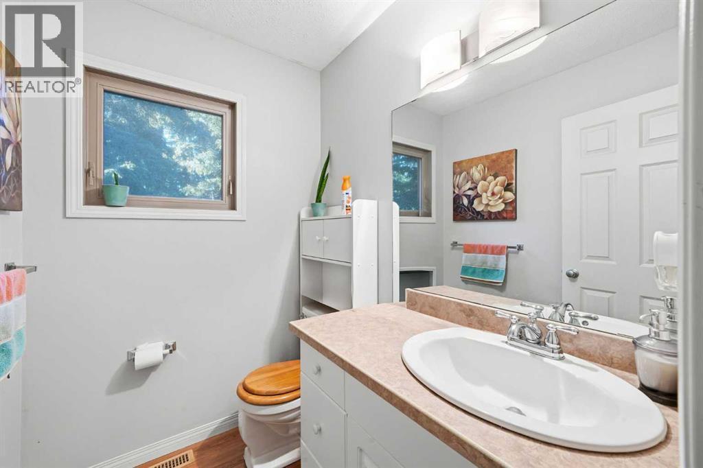 23, 1225 Railway Avenue, Canmore, AB - Indoor Photo Showing Bathroom