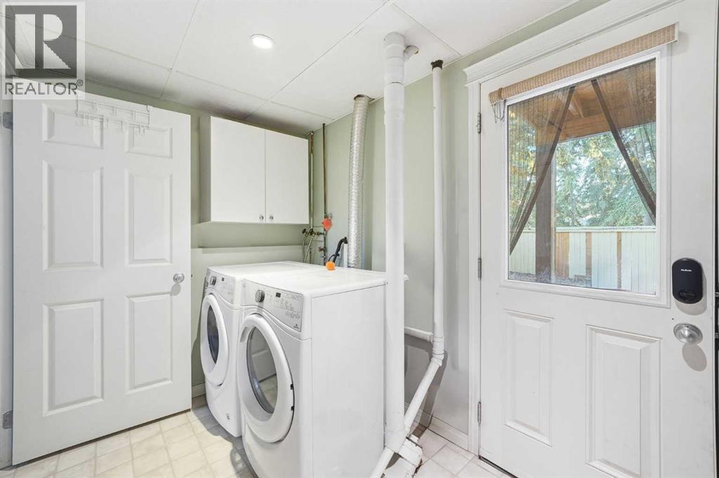 23, 1225 Railway Avenue, Canmore, AB - Indoor Photo Showing Laundry Room