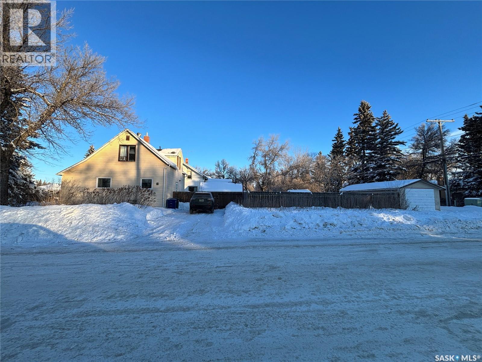 902 9Th Street, Humboldt, SK - Outdoor
