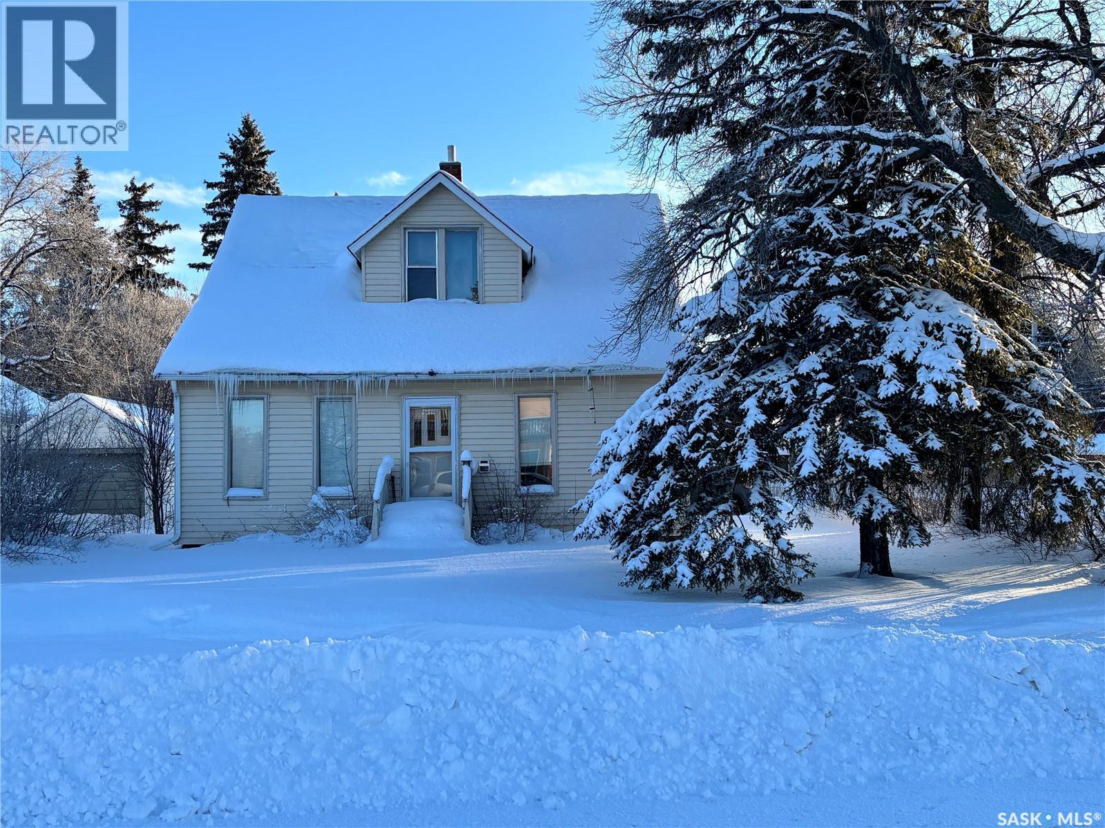 902 9Th Street, Humboldt, SK - Outdoor