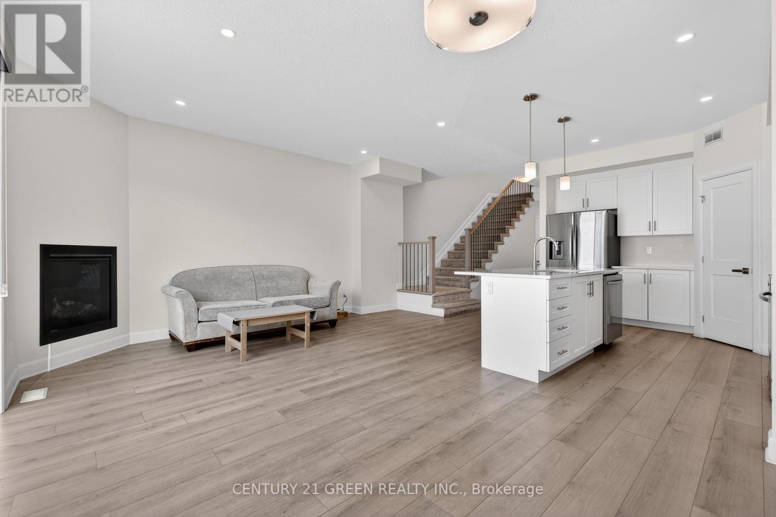 353 Buckthorn Drive, Kingston, ON - Indoor Photo Showing Kitchen With Upgraded Kitchen