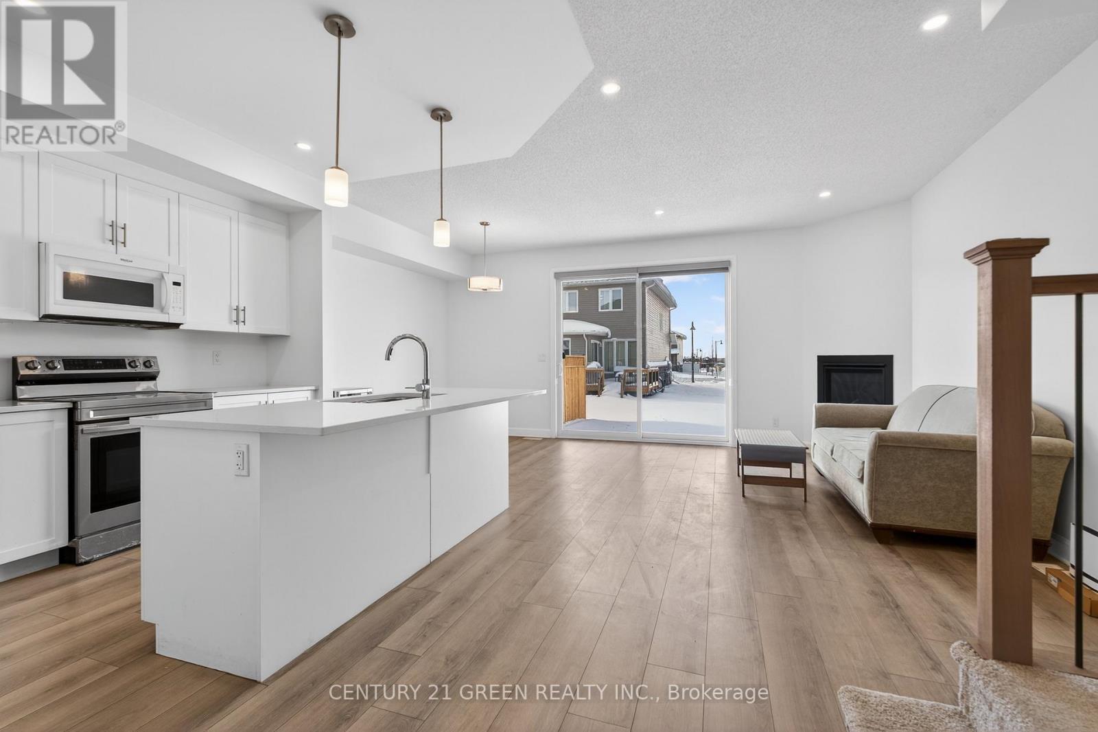 353 Buckthorn Drive, Kingston, ON - Indoor Photo Showing Kitchen With Upgraded Kitchen