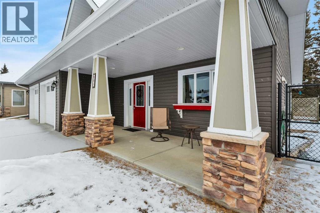 605 5 Street Sw, Sundre, AB - Outdoor