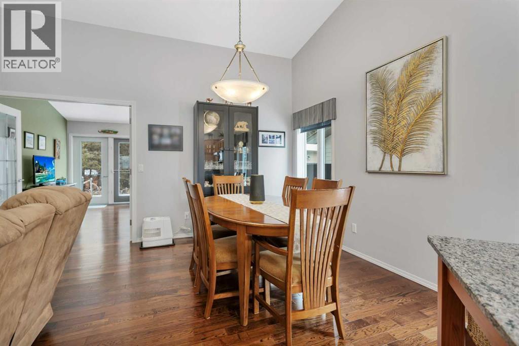 605 5 Street Sw, Sundre, AB - Indoor Photo Showing Dining Room